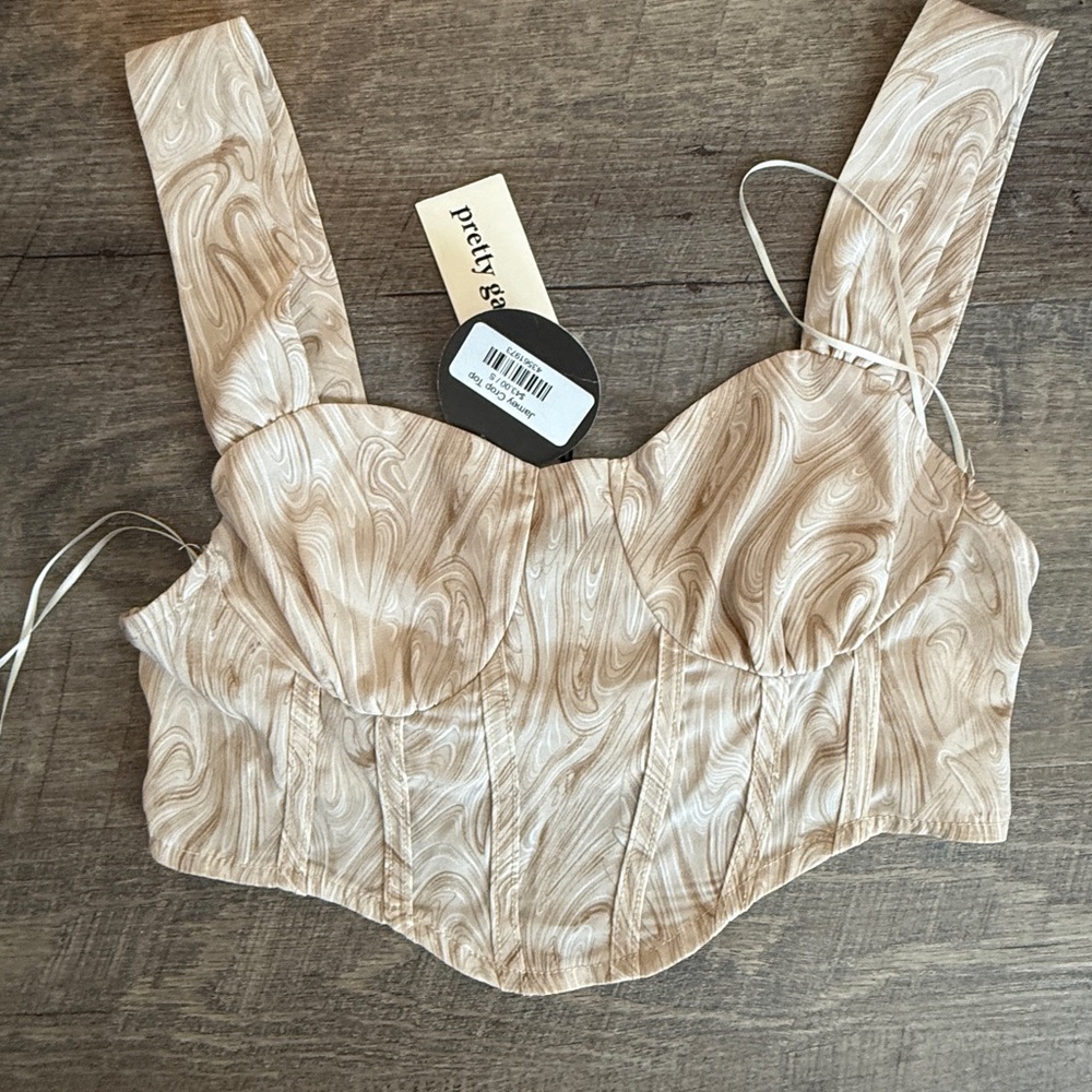 Elegant Swirl Patterned Crop Top